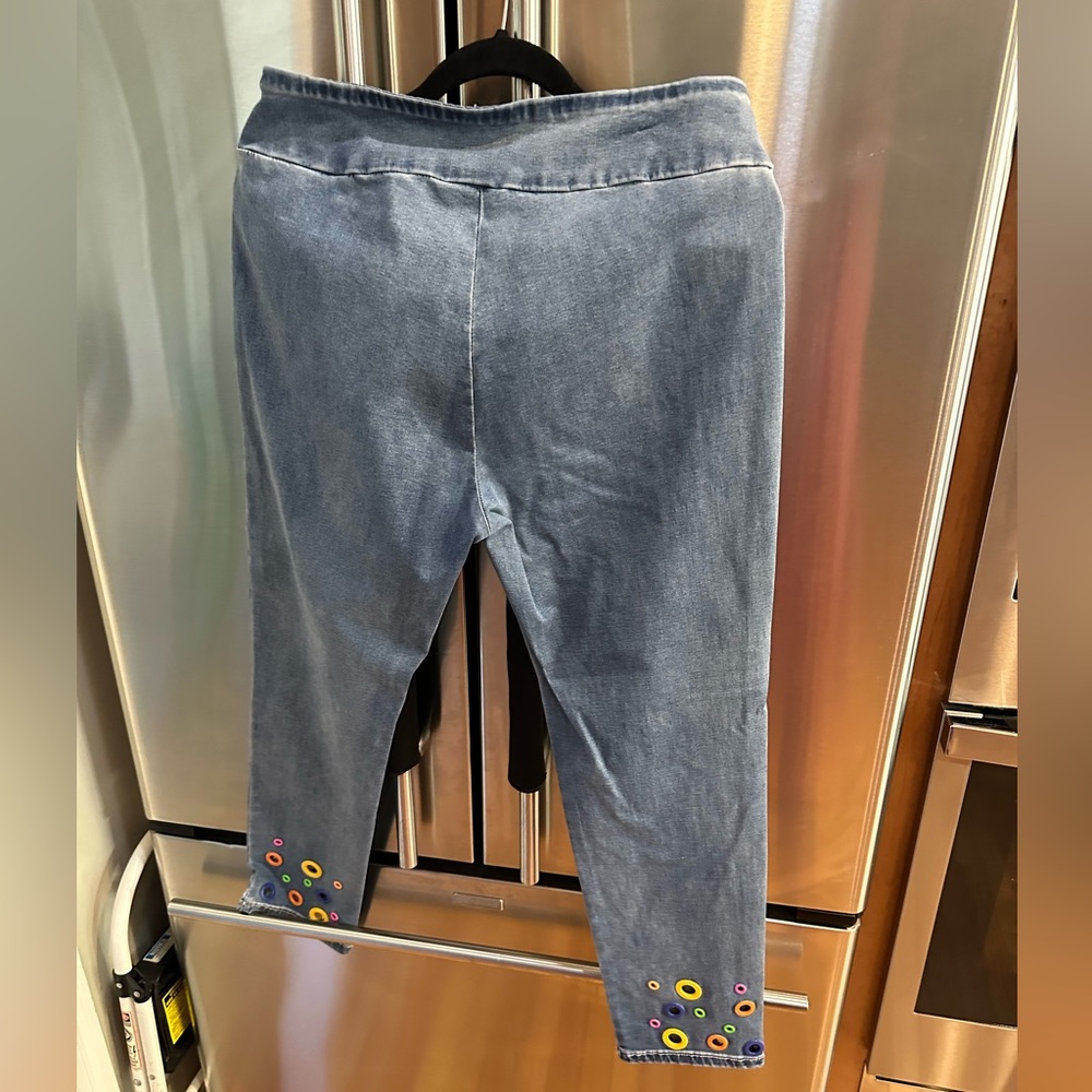 Is Adela brand pants size 12